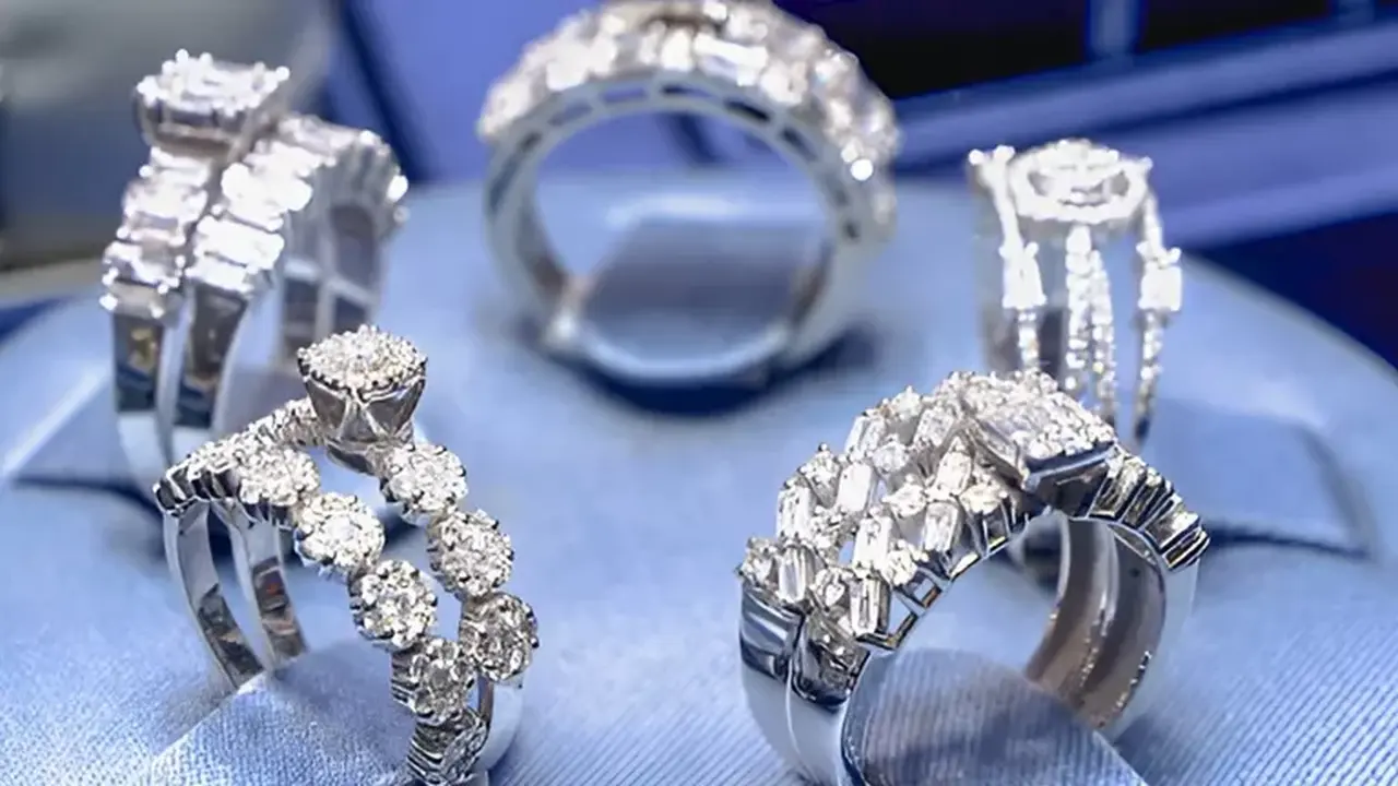 تحركات عالمية تضع الفضة تحت الأنظار وتدفعها للاستقرار في الأسواق المصرية